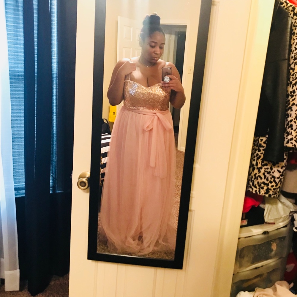 Gorgeous rose gold sequin gown!